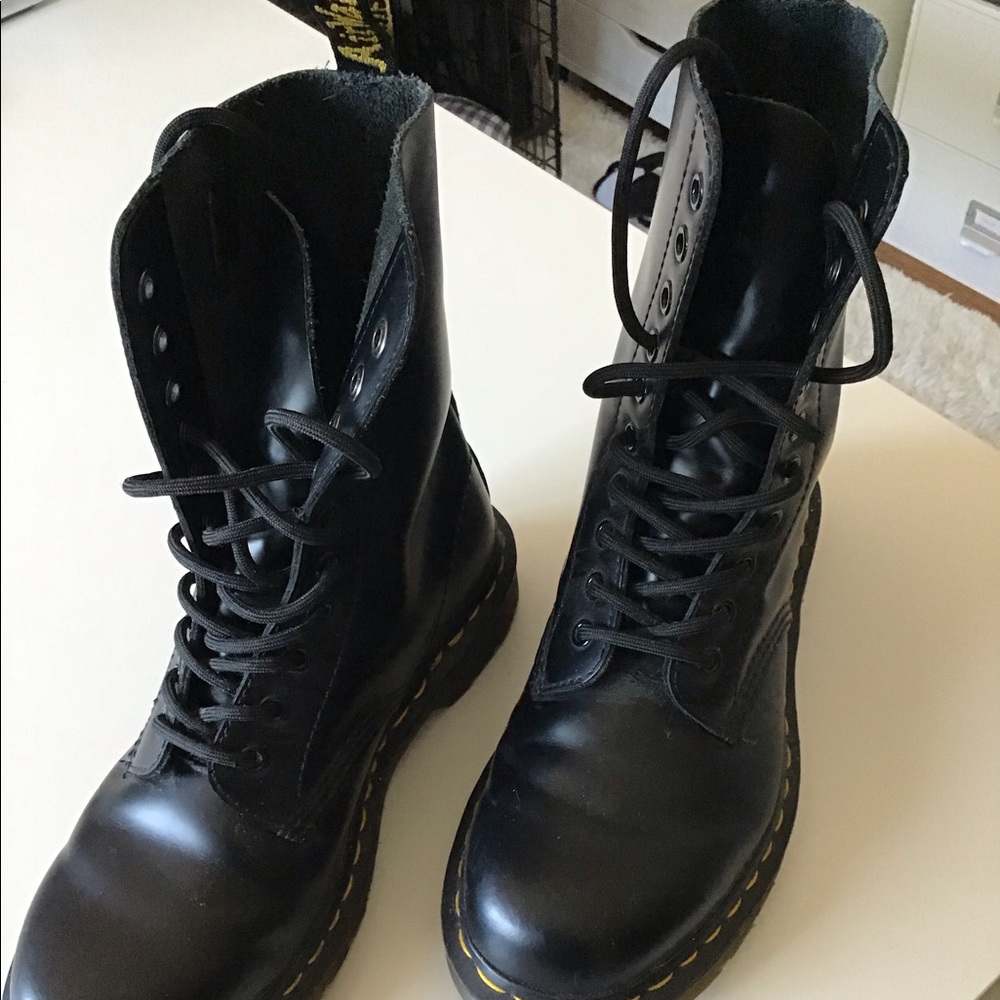 Dr. Marten’s 1490 Smooth Leather Mid Calf Boots